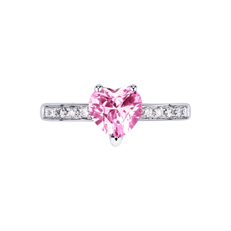 Anillo en oro blanco de 18k con un zafiro rosa en forma de corazón y diamantes Anillo en oro blanco de 18k con un zafiro rosa en forma de corazón y diamantes