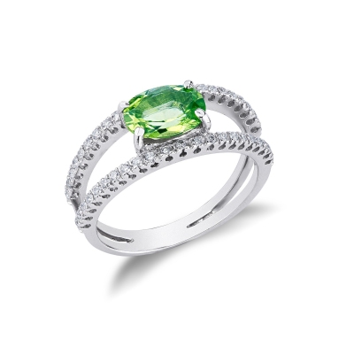 Anillo oro blanco 18k con un peridoto y diamantes