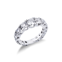 Anillo media alianza en oro blanco de 18k con diamantes