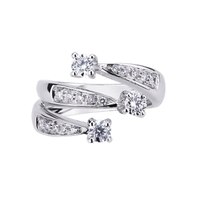 Anillo de tres bandas en oro blanco de 18k con diamantes