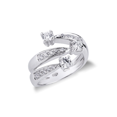 Anillo de tres bandas en oro blanco de 18k con diamantes