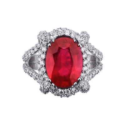 Anillo halo en oro blanco 18k rubí en el centro y diamantes