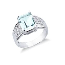 Anillo elegante en oro blanco 18k con una acuamarina