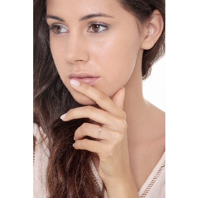 Anillo de compromiso oro blanco y diamante 0,10 quilates 