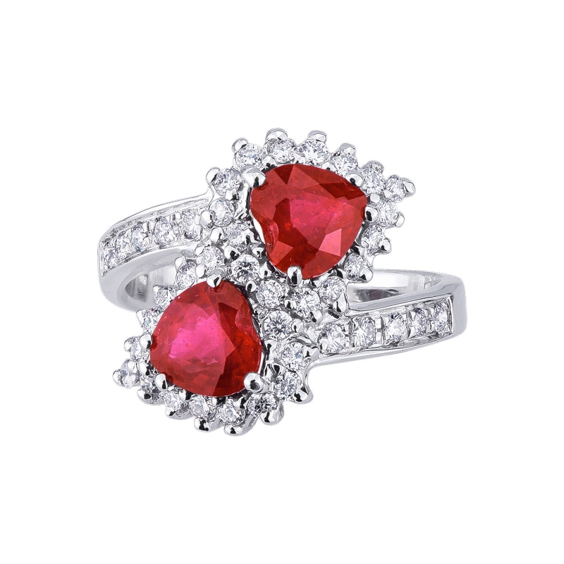 Anillo contrarié en oro blanco con rubíes corazón y diamantes
