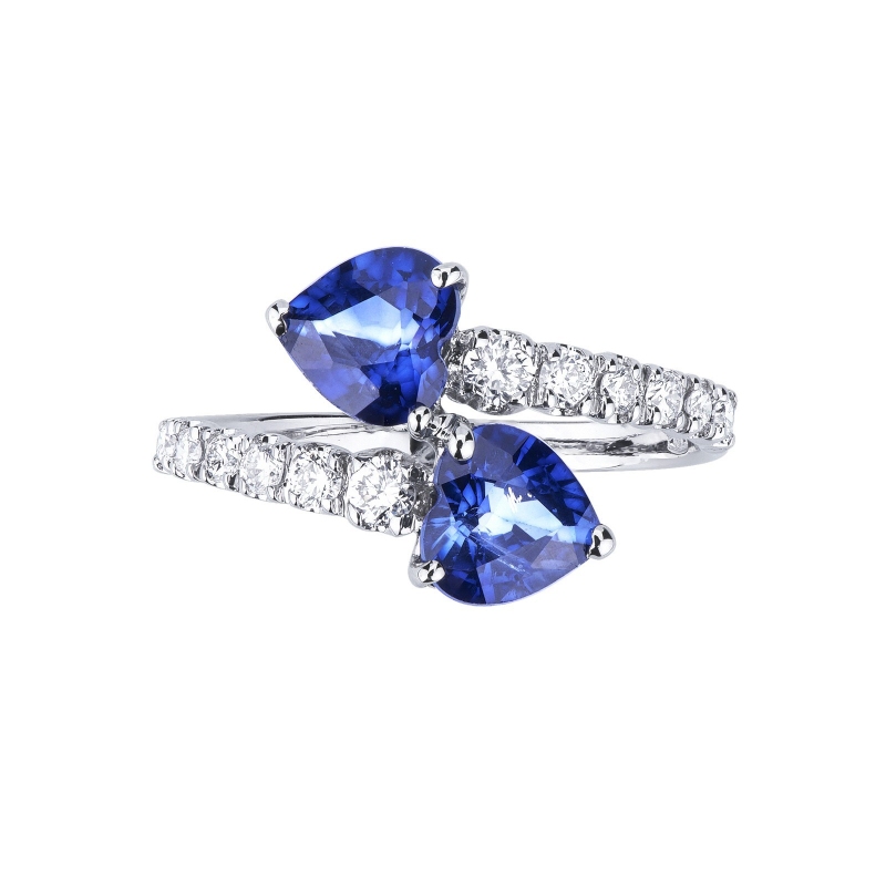 Anillo Tu y Yo en oro blanco con diamantes y 2 zafiros azules en forma de corazón Anillo Tu y Yo en oro blanco con diamantes y 2 zafiros azules en forma de corazón