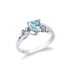 Anillo oro blanco 18 qt con aguamarina de talla corazón y diamantes