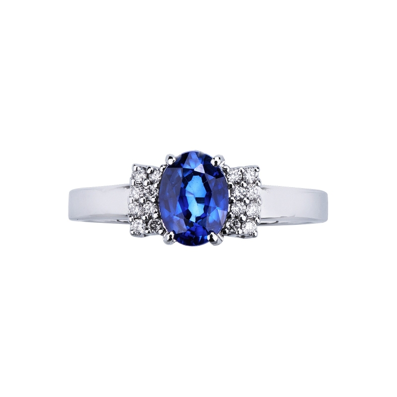 Anillo en oro blanco de 18k con zafiro azul y diamantes Anillo en oro blanco de 18k con zafiro azul y diamantes