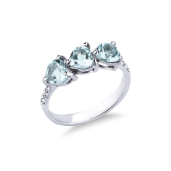 Anillo en oro blanco de 18k  con 3 aguamarinas corazón y diamantes