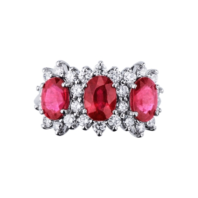 Anillo tres rubíes oro blanco 18K diamantes