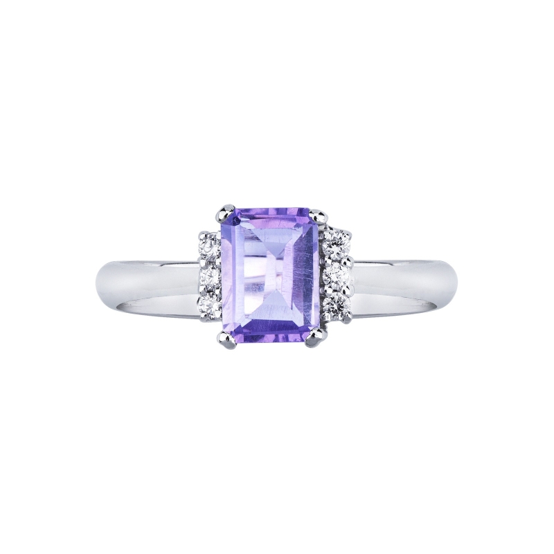 Anillo en oro blanco 18 quilates con amatista y diamantes  Anillo en oro blanco 18 quilates con amatista y diamantes
