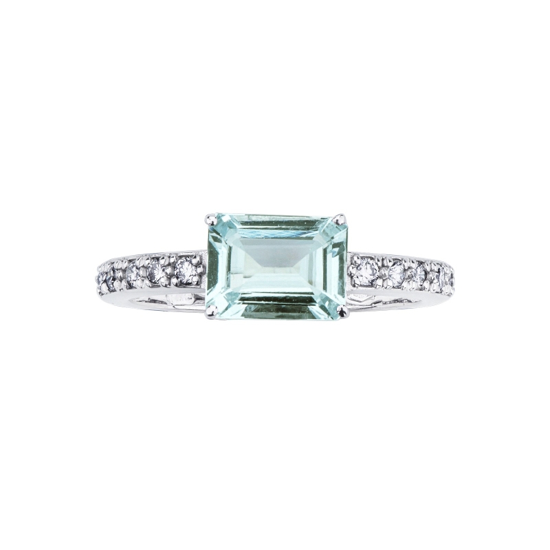 Anillo en oro blanco 18k con una aguamarina Anillo en oro blanco 18k con una aguamarina