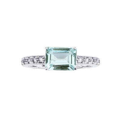 Anillo en oro blanco 18k con una aguamarina