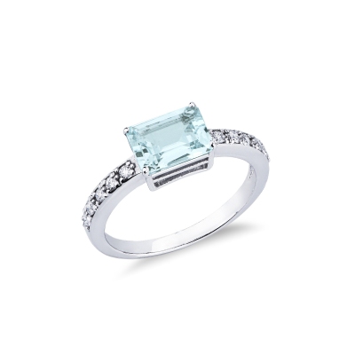 Anillo en oro blanco 18k con una aguamarina