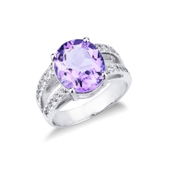 Anillo de banda en oro blanco 18 quilates con amatista y diamantes