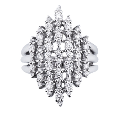 Anillo de diseño con diamantes