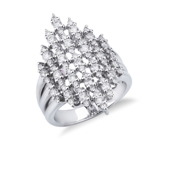 Anillo de diseño con diamantes