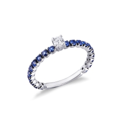 Anillo tipo alianza en oro blanco con diamante y zafiros