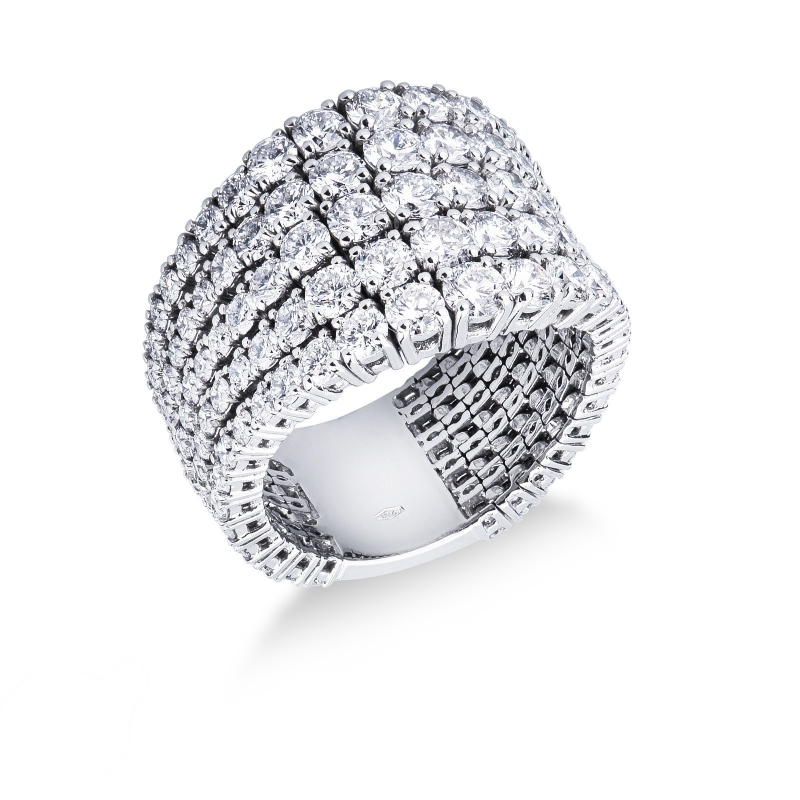 Anillo estilo tennis en oro blanco 18k con cinco filas de diamantes