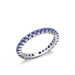 Anillo de eternidad zafiros azules en oro de 18 kilates