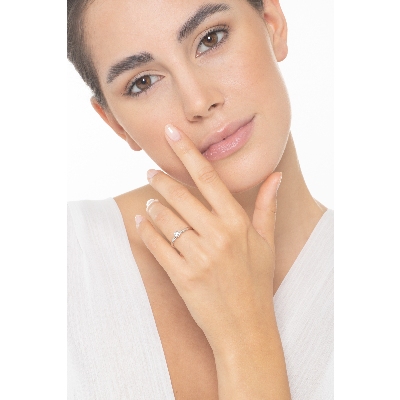 Solitario oro blanco 750 y diamante 0,15 quilates con bisel 