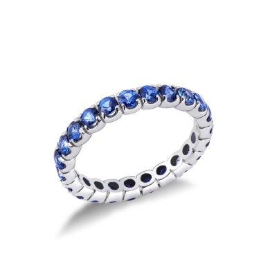 Anillo zafiros azules y oro blanco de 18 kilates