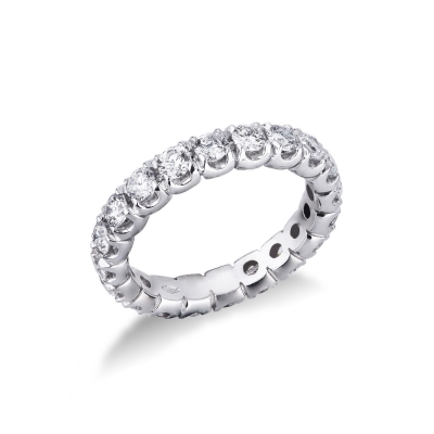 Anillo estilo eternidad rodeado de diamantes oro blanco 18 kilates 