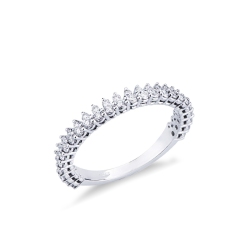 Anillo design en oro blanco de 18k con diamantes