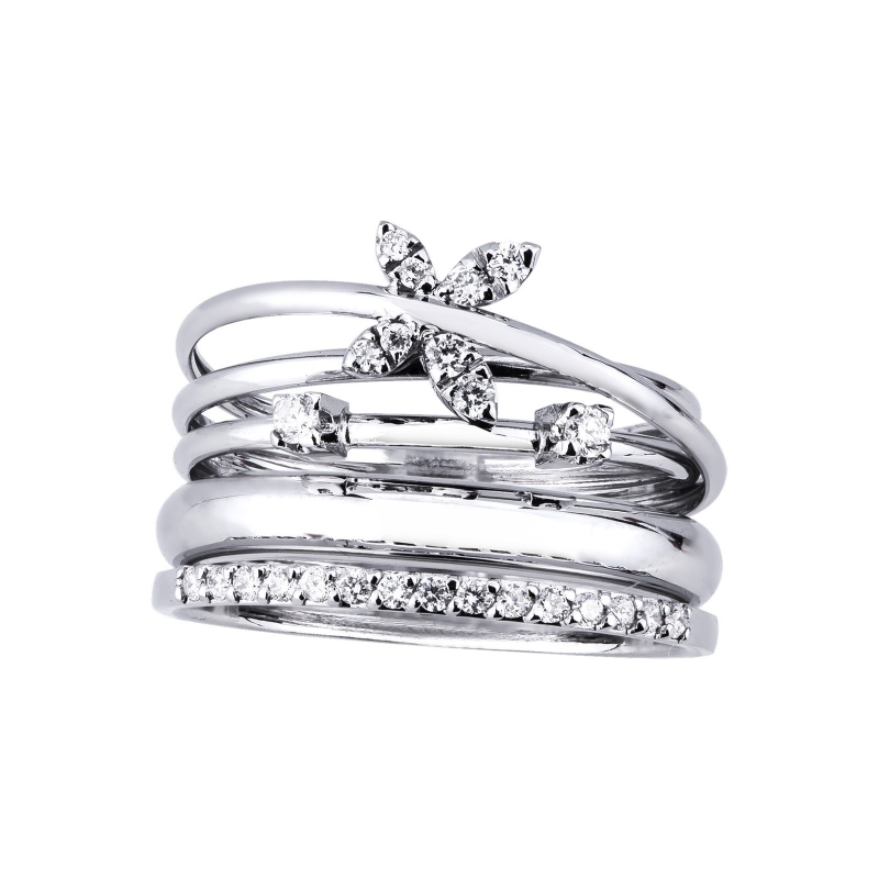 Anillo en oro blanco 18k con diamantes y diseño mariposa