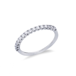 Anillo alianza en oro blanco de 18 quilates con diamantes