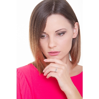 Solitario con 4 garras en oro de 18 kilates con diamante de 0,15 quilates