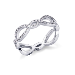 Anillo entrelazado en oro blanco 18k con diamantes