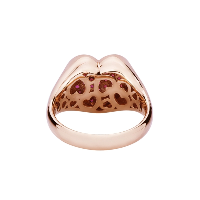 Anillo en oro rosa 18k con pavé de rubíes en forma de corazón