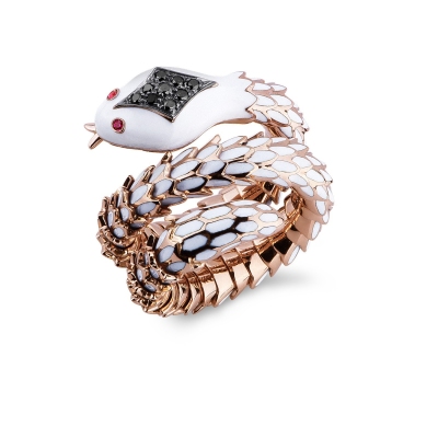 Anillo serpiente en oro rosa 18k con diamantes negros y rubíes