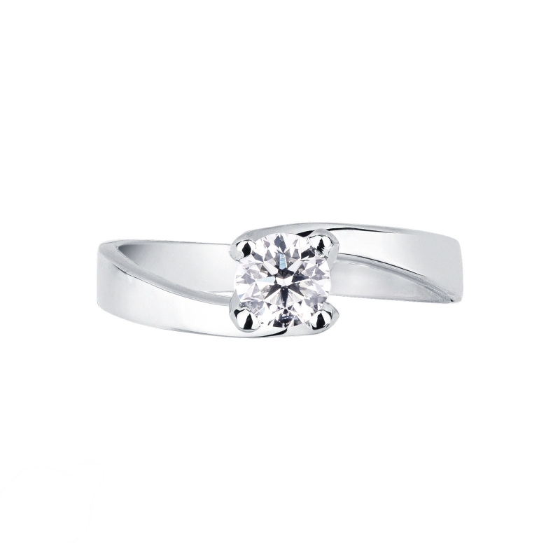 Anillo solitario con un diamante de 0,50 quilates en oro blanco de 18 kilates  Anillo solitario con un diamante de 0,50 quilates en oro blanco de 18 kilates
