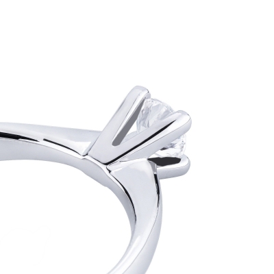 Anillo Solitario 4 Garras en Oro Blanco 18k con Diamante 0,40 ct