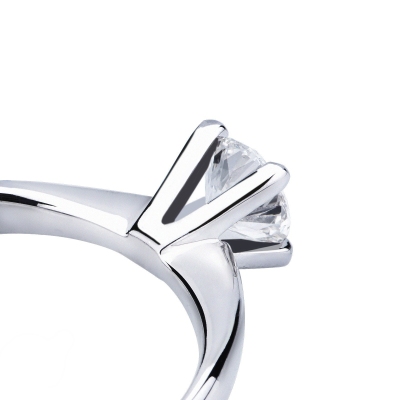 Anillo Solitario 4 Garras en Oro Blanco 18k con Diamante Brillante 0,50 ct