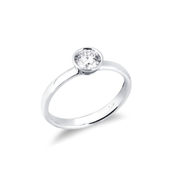 Solitario de oro blanco 18 kilates con diamante a bisel 0,50 quilates