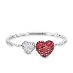 Brazalete en oro blanco 18k con dos corazones en rubíes y diamantes