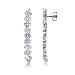 Pendientes colgantes de diseño tejido en oro blanco de 18k con diamantes