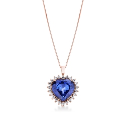 Collar en oro rosa de 18 quilates con zafiro azul tallado en forma de corazón y halo de diamantes