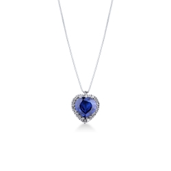 Collar en oro blanco 18k con corazón en diamantes y zafiro azul