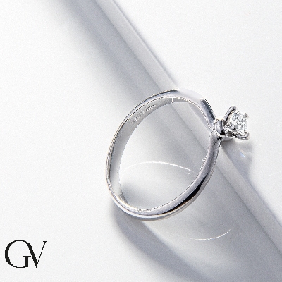 Solitario con diamante de 0,20 quilates y oro blanco de 18 kilates