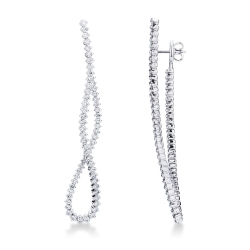 Pendientes sofisticados en oro blanco 18k con diamantes