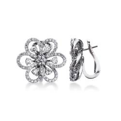 Pendientes en forma de flor en oro blanco 18k con diamantes