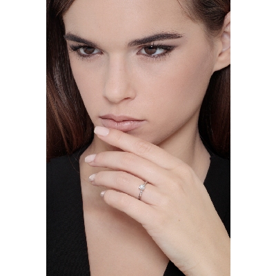 Anillo solitario con diamante de 0,40 quilates en oro blanco 18 kilates