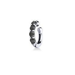 Ear cuff en oro blanco de 18 quilates con diamantes negros
