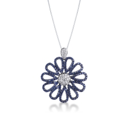 Collar en oro blanco 18k con flor de zafiros azules y diamantes