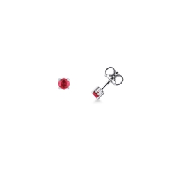 Pendientes en oro blanco de 18k con rubíes.