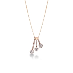 Collar en oro rosa con tres flores de diamantes